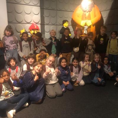 Het tweede leerjaar bezoekt het speelgoedmuseum in Mechelen